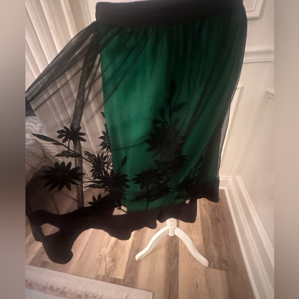 NWOT RARE Anthropologie Lithe Lyceum Green & Black Floral Appliqué Skirt - Picture 5 of 9